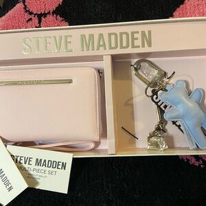 Steve Madden White Box with Silver Logo